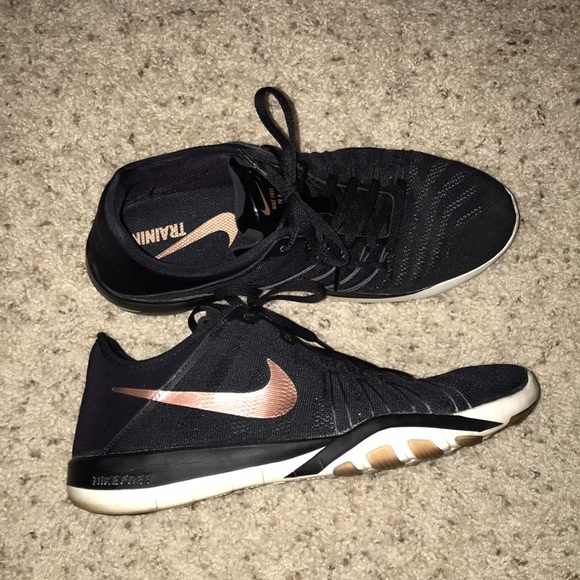 nike free tr 6 rose gold
